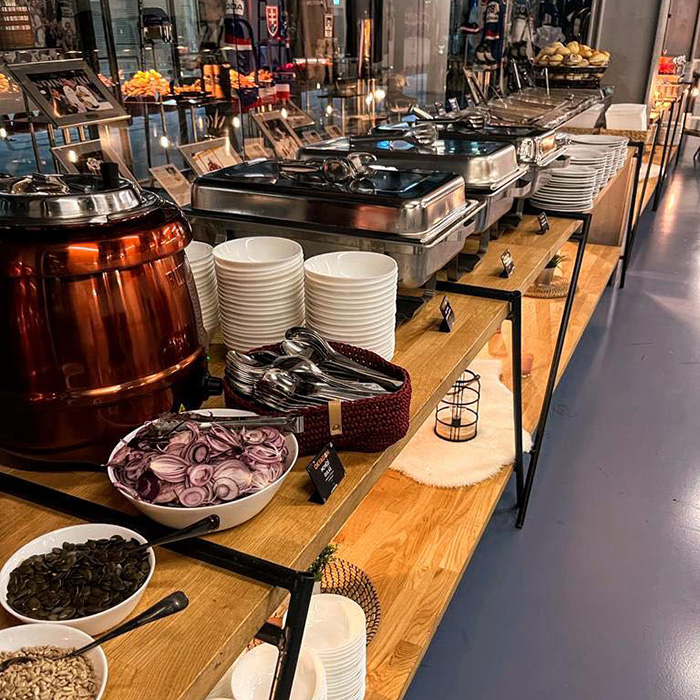 OFYR live cooking · IMRVÉRE catering